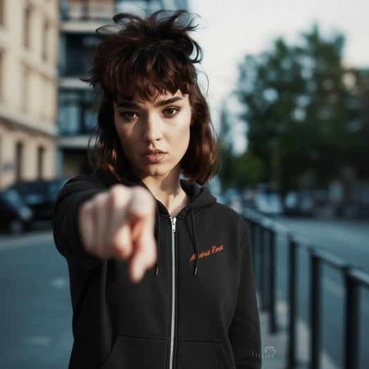 Sudadera con cremallera negra, logo en naranja